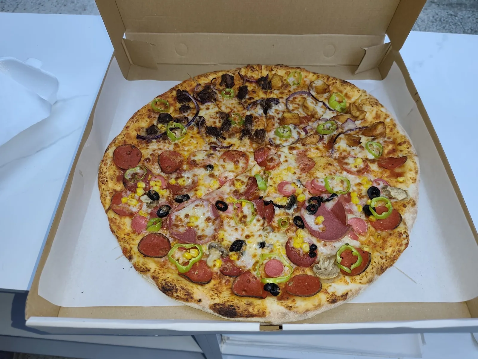 4 Taste dört farklı çeşit tek pizza Buca